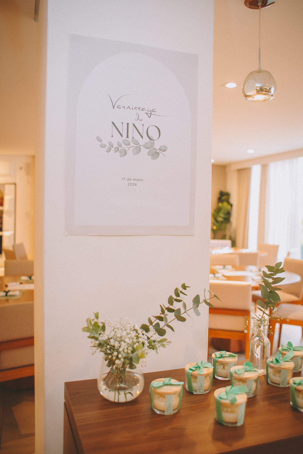 Decoração da Vernissage do Nino, um chá de bebê inspirado no universo das artes realizado em Florianópolis.
