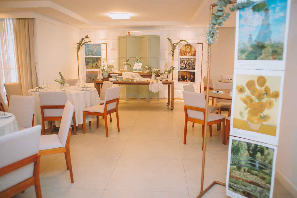 Decoração da Vernissage do Nino, um chá de bebê inspirado no universo das artes realizado em Florianópolis.