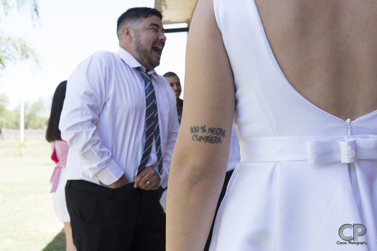 fotos diferentes y divertidas de casamientos en rosario en el salon de fiestas