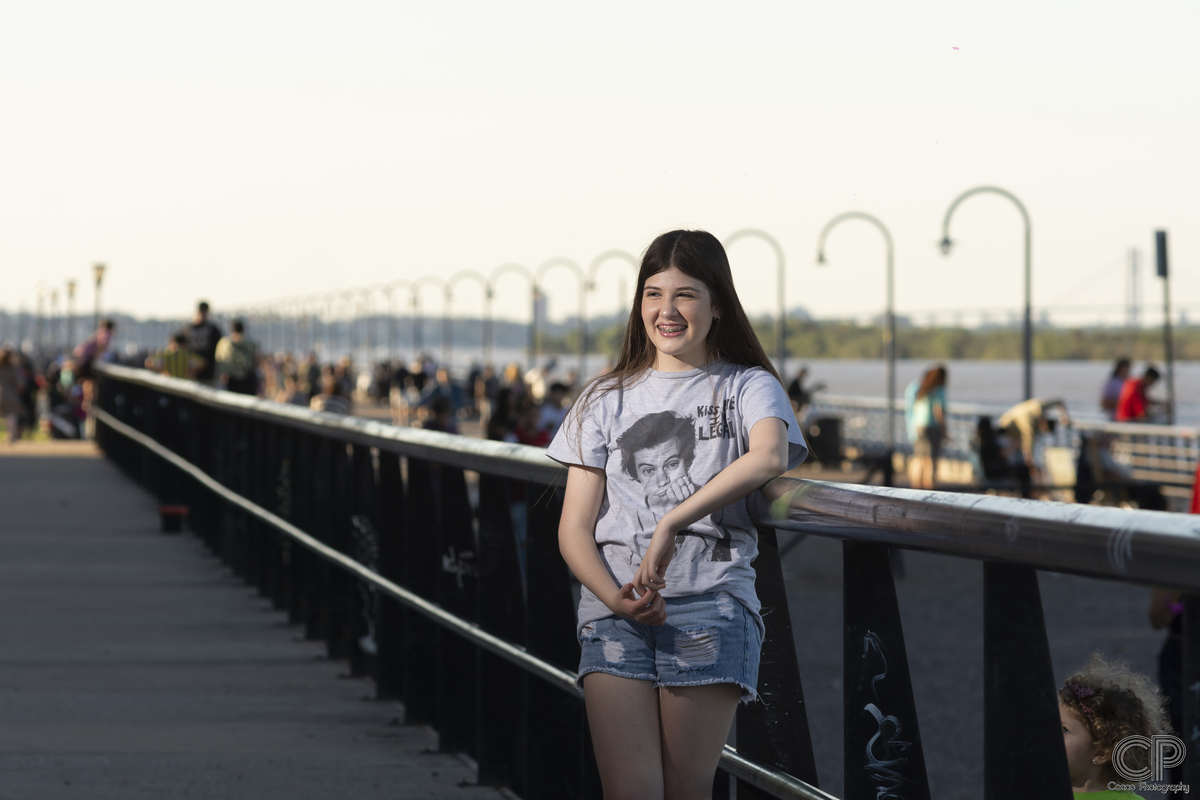 mi book de 15 en parque españa con gente sobre el rio, fotografois de 15 años en rosario