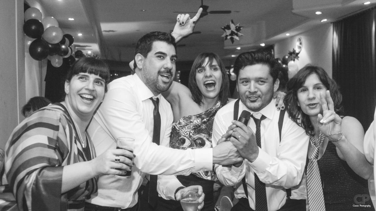 fotos de los novios en el Salón Punta Barranca, fiestas de día, fotógrafos en rosario, ideas para bodas, fotos naturales y divertidas de casamientos, fotos en el vals de novios