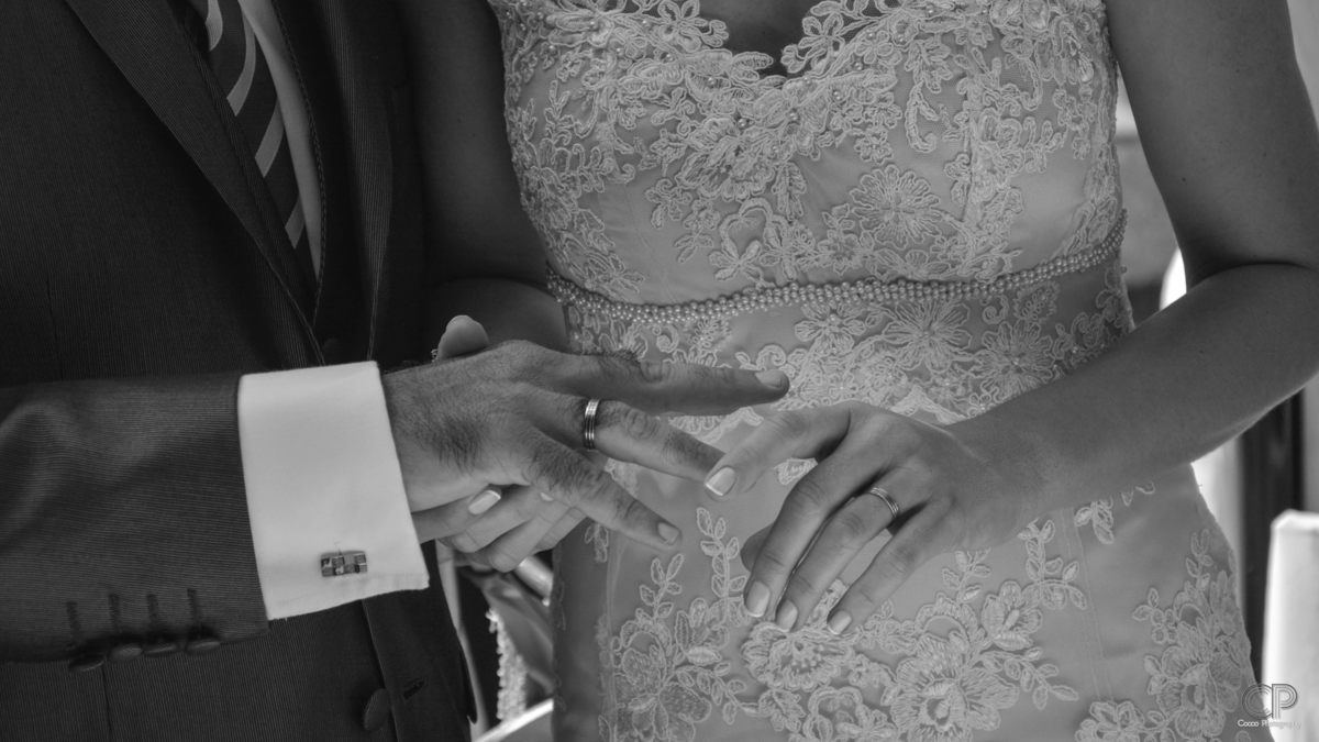 Ahh Una boda de día, ultra divertida, lleva de sorpresas, amigos, familia, risas, tristezas y re-encuentros; Una área parquizada de Salón 