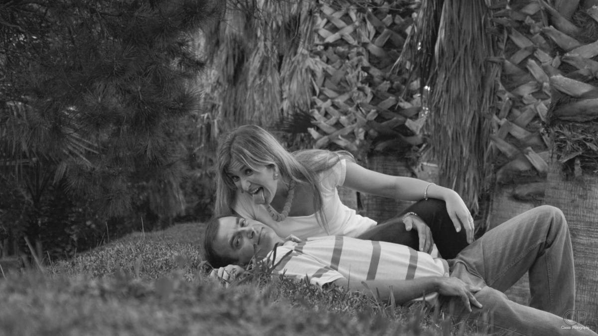 Ahh Una boda de día, ultra divertida, lleva de sorpresas, amigos, familia, risas, tristezas y re-encuentros; Una área parquizada de Salón 