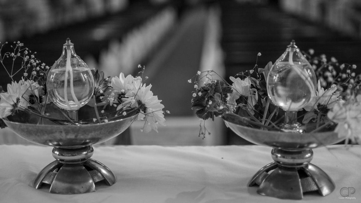 novios saliendo de la iglesia, bodas de día por iglesia, familia de los novios, fotógrafos en rosario, velo de novia, 