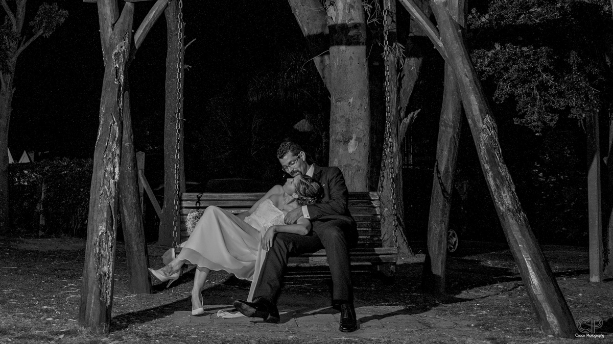 
fotos de novios al aire libre, fotografía de bodas, ideas parea casamientos, fotógrafos en rosario, fotos diferentes y originales, fotos de la ceremonia civil, sesión previa, fotos de los novios, fotografías de bodas