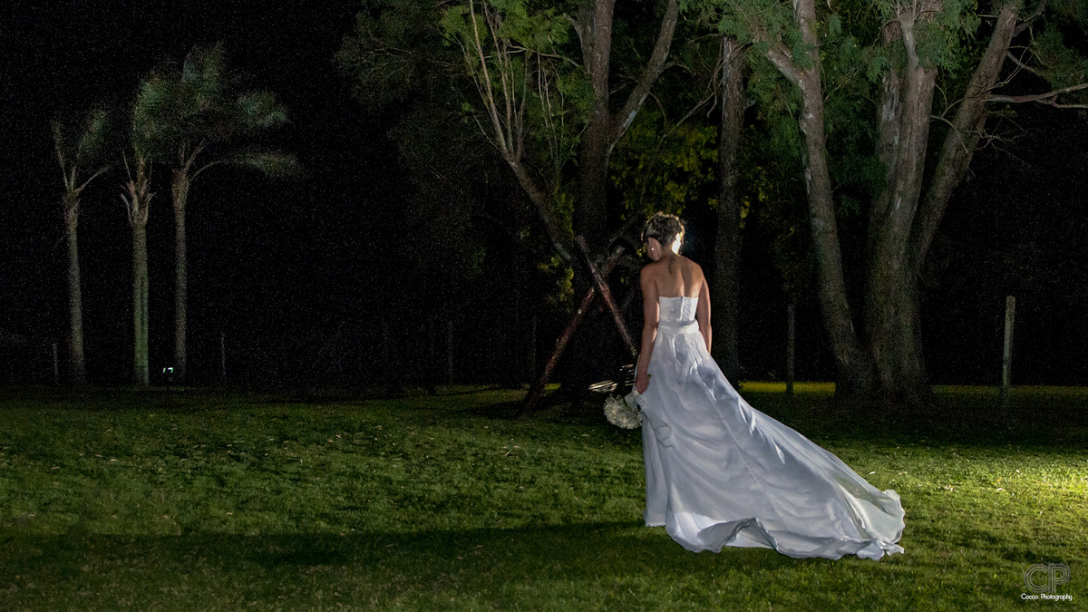 fotos de novios al aire libre, fotografía de bodas, ideas parea casamientos, fotógrafos en rosario, fotos diferentes y originales, fotos de la ceremonia civil, sesión previa, fotos de los novios, fotografías de bodas