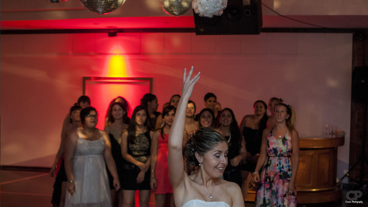 fotos de los novios en el Salón Punta Barranca, fiestas de día, fotógrafos en rosario, ideas para bodas, fotos naturales y divertidas de casamientos, fotos en el vals de novios