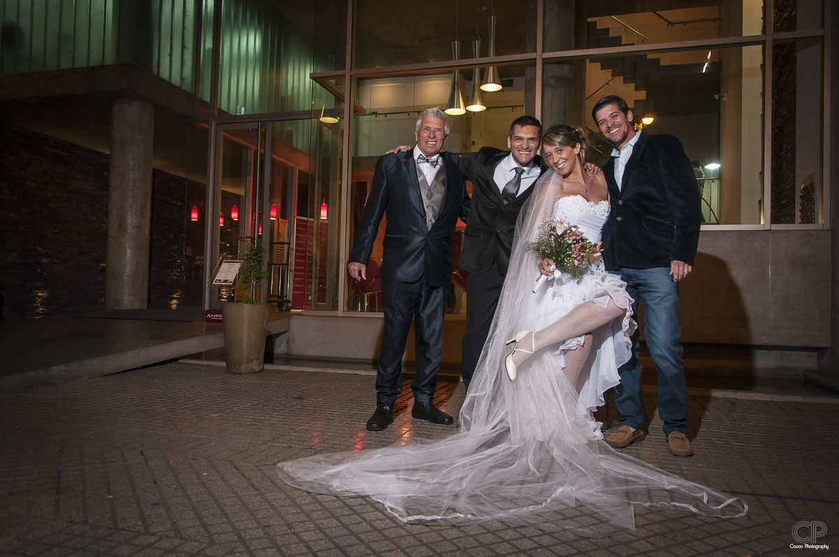 Angie & Gonza      
Amor, amistad, compañerismo y sobre todo mucha pasión.
Es solo un poco de lo que distingue a está hermosa pareja.
Civil: Distrito Centro, Rosario. Santa Fe. Argentina
Getting Ready: Hotel Amerian Puerto Rosario. Religiosa: Parroquia
