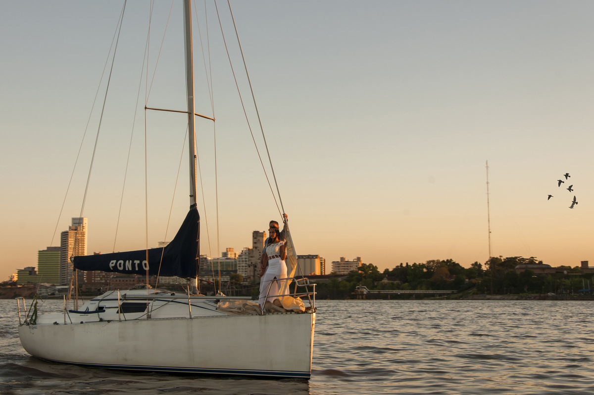  Pengo Boat, Windkook y Río Parana , fotos en velero, sesión previa de novios en velero y diferente, fotógrafos en rosario, fotos naturales al aire libre previas a la boda,fotos de casamientos en rosario, fotografía de bodas, sesión previa, 