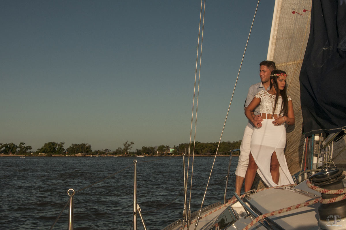  Pengo Boat, Windkook y Río Parana , fotos en velero, sesión previa de novios en velero y diferente, fotógrafos en rosario, fotos naturales al aire libre previas a la boda,fotos de casamientos en rosario, fotografía de bodas, sesión previa,