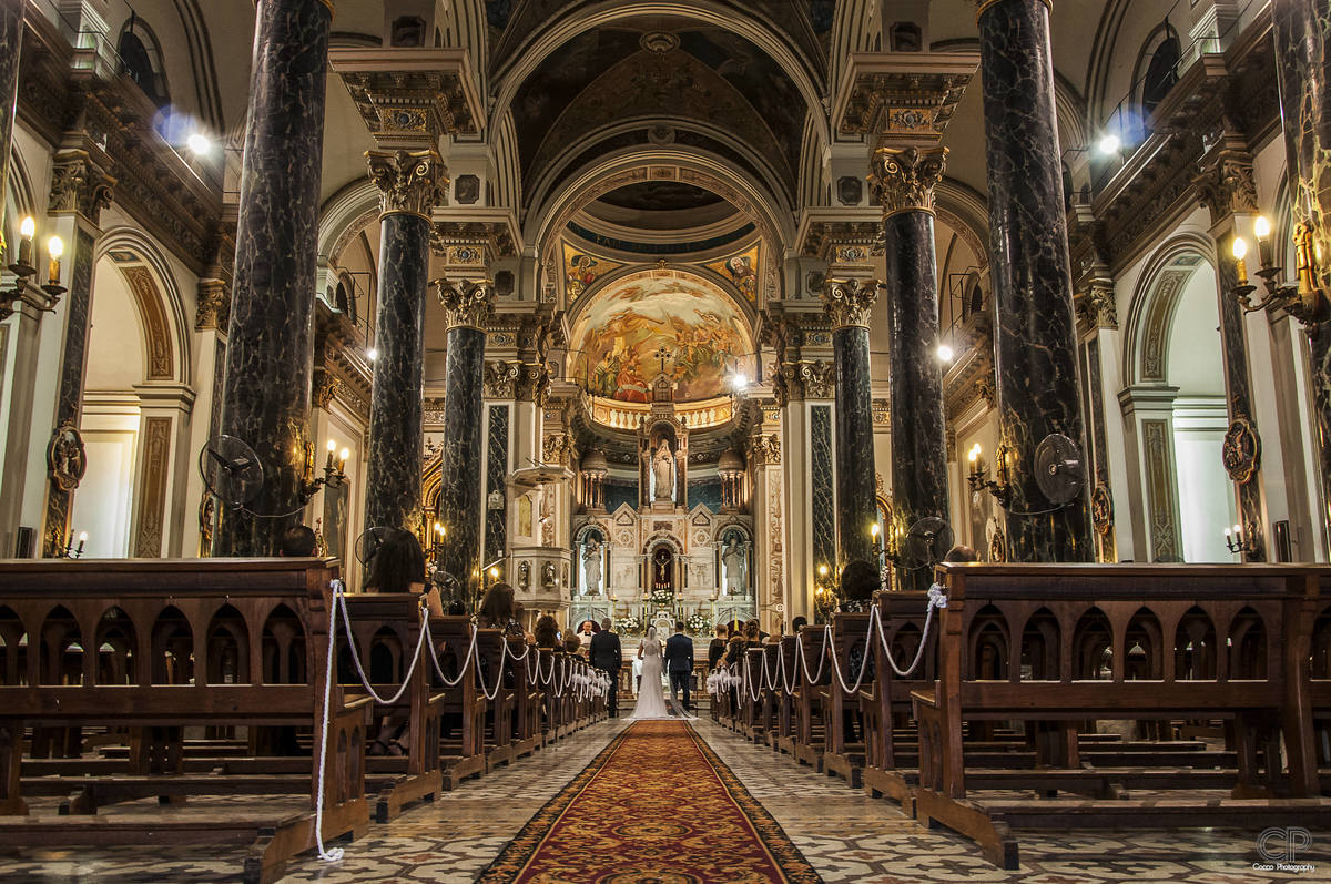 fotos en la iglesia, bodas en rosario, peinado de novias, ceremonia religiosa, fotógrafos en rosario, fotos de casamientos en rosario, fotografía de bodas, sesión previa, fotos de novios, fotos antes de las boda, 