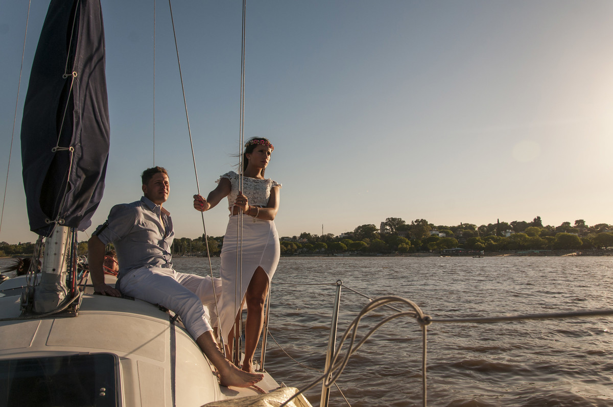 
 Pengo Boat, Windkook y Río Parana , fotos en velero, sesión previa de novios en velero y diferente, fotógrafos en rosario, fotos naturales al aire libre previas a la boda,fotos de casamientos en rosario, fotografía de bodas, sesión previa
