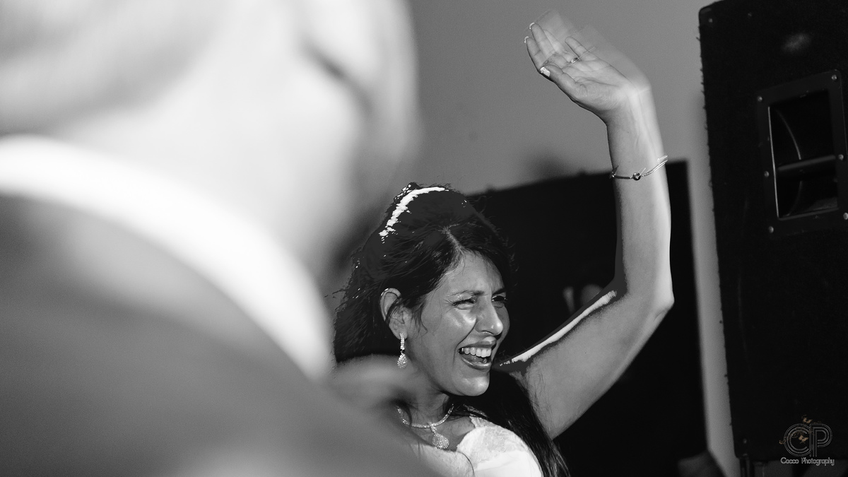 fotos de los novios en el Salón Casablanca, fiestas de día, fotógrafos en rosario, ideas para bodas, fotos naturales y divertidas de casamientos, fotos en el vals de novios