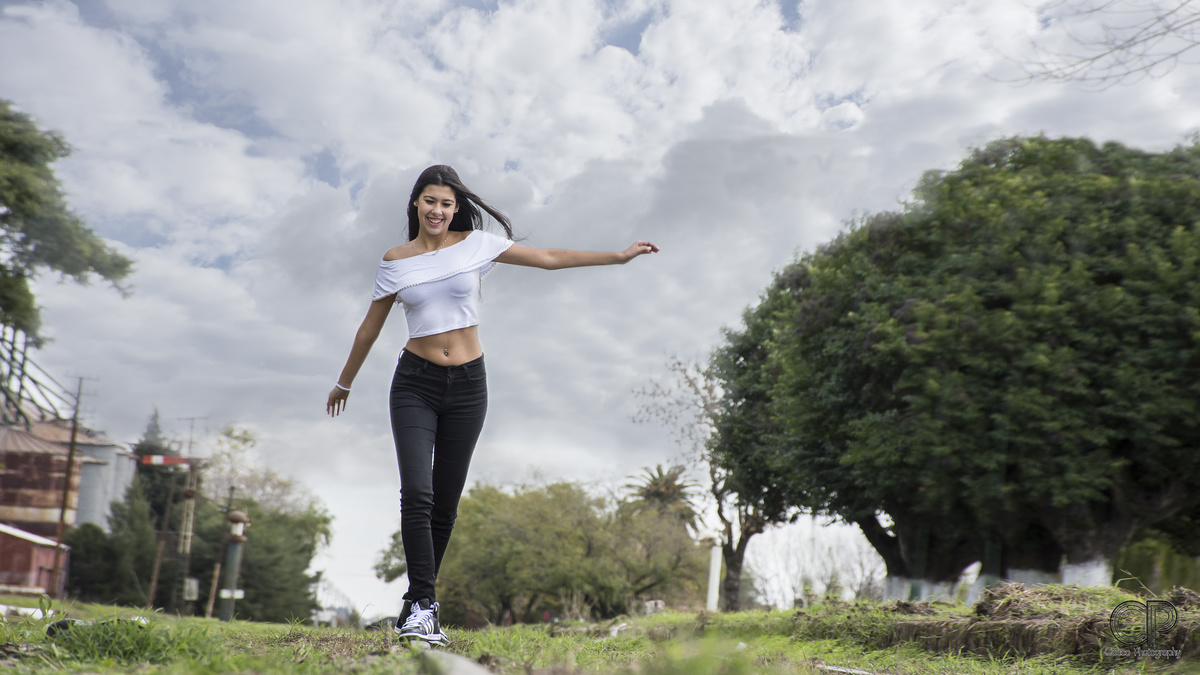 fotos 15 años en el salón de fiestas con el vestido, book previo a la fiesta, fotos diferentes en el salón, fotos urbanas, 15 años en rosario, book de 15, ideas para 15 años, fotos naturales