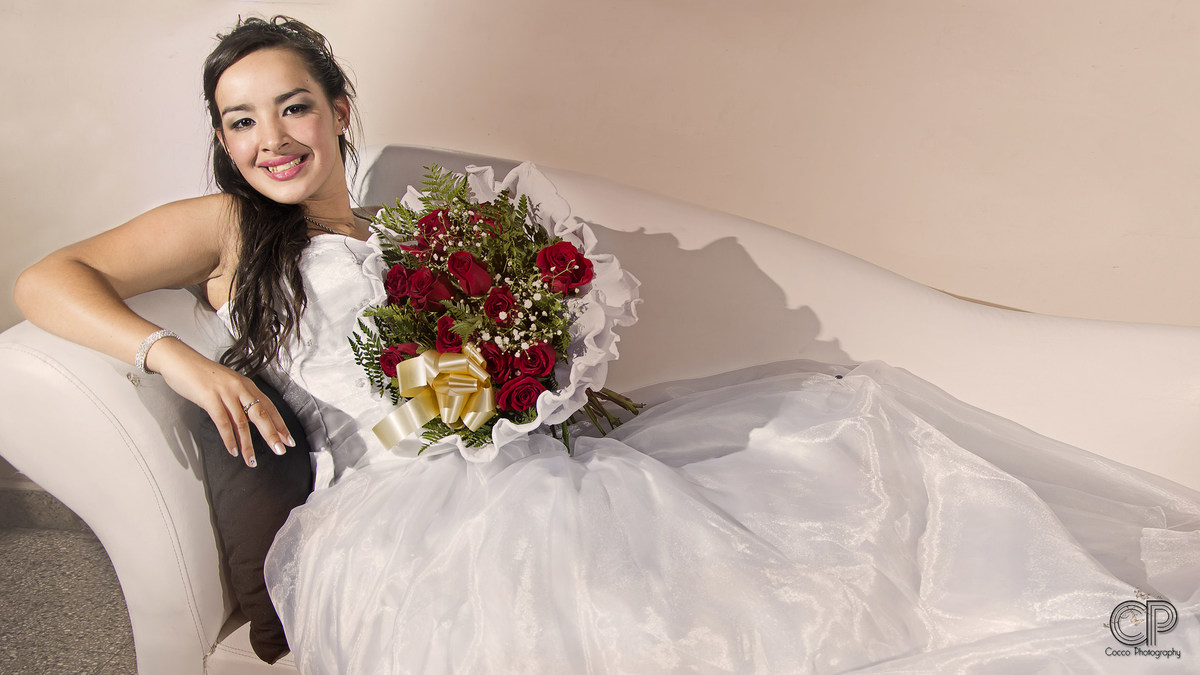  15 años en el salón de fiestas con el vestido, book previo a la fiesta, fotos diferentes en el salón, fotos urbanas, 15 años en rosario, book de 15, ideas para 15 años, fotos naturales