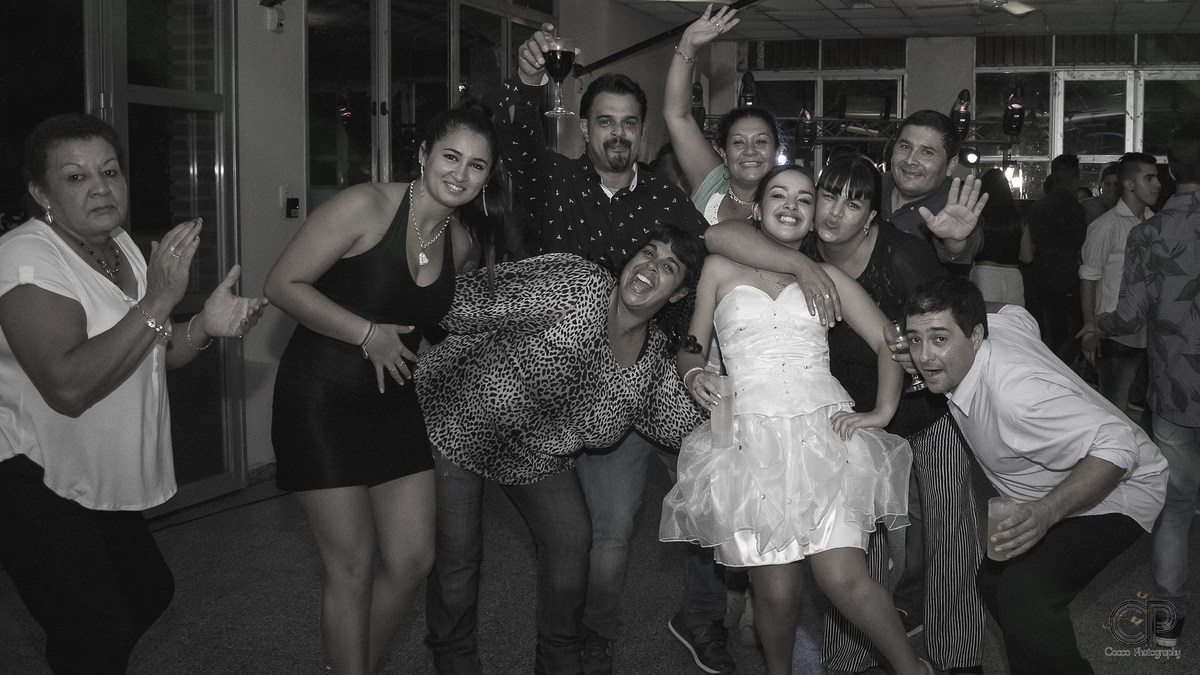 fotos 15 años en el salón de fiestas con el vestido, book previo a la fiesta, fotos diferentes en el salón, fotos urbanas, 15 años en rosario, book de 15, ideas para 15 años, fotos naturales