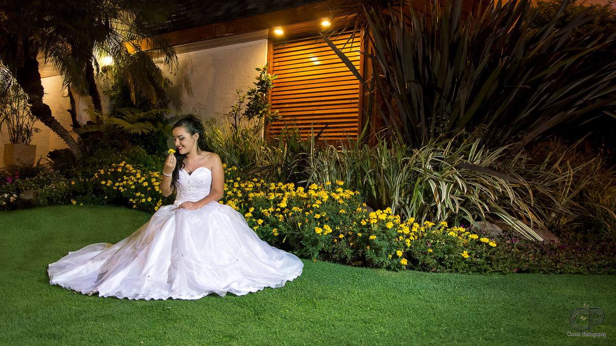 fotos 15 años en el salón de fiestas con el vestido, book previo a la fiesta, fotos diferentes en el salón, fotos urbanas, 15 años en rosario, book de 15, ideas para 15 años, fotos naturales

