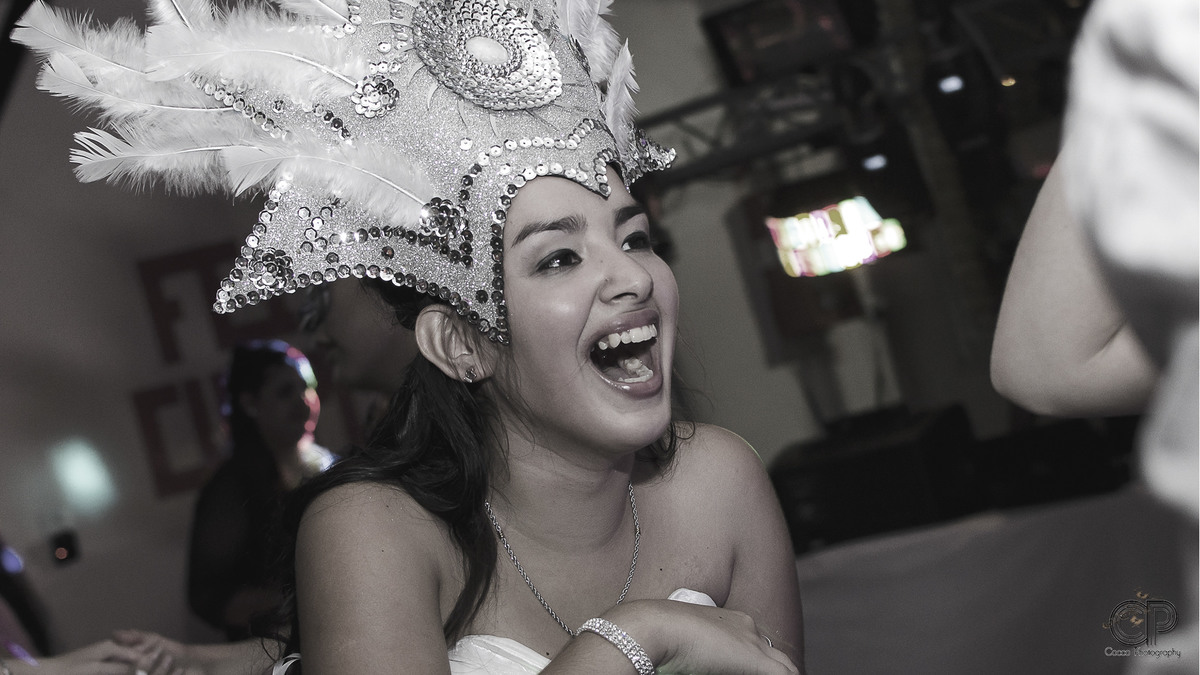 fotos 15 años en el salón de fiestas con el vestido, book previo a la fiesta, fotos diferentes en el salón, fotos urbanas, 15 años en rosario, book de 15, ideas para 15 años, fotos naturales