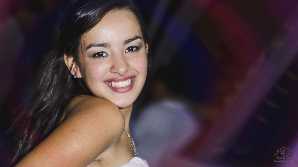 fotos 15 años en el salón de fiestas con el vestido, book previo a la fiesta, fotos diferentes en el salón, fotos urbanas, 15 años en rosario, book de 15, ideas para 15 años, fotos naturales, fotografos en rosario, 