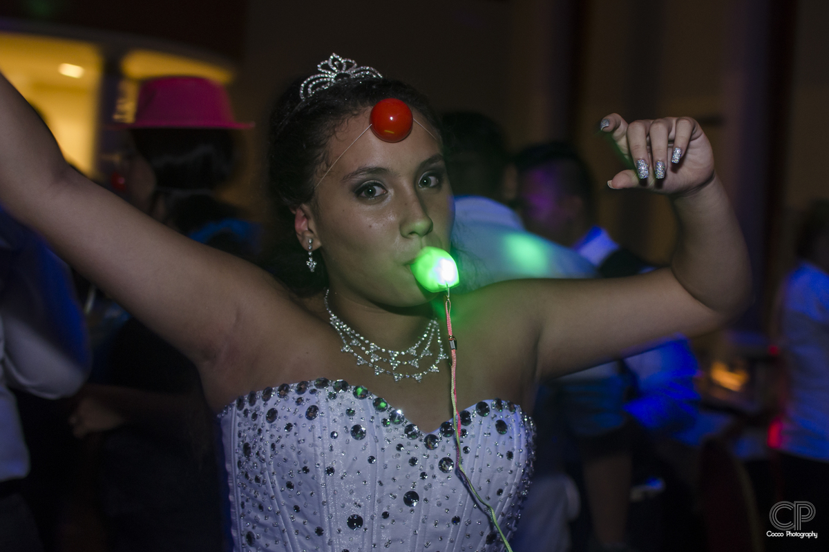 fotos divertidas en la fiesta con la familia, fotos de 15 años, Mis fabulosos 15, book 15 años, rosario, santa fe, maquillaje 15 años, vestidos de 15, sesiones naturales, sesión previa de 15 años, fotos de 15 diferentes
