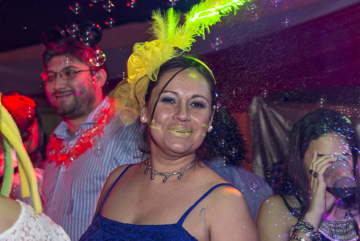 fotos en la fiesta con cotillón de 15 años, Mis fabulosos 15, book 15 años, rosario, santa fe, maquillaje 15 años, vestidos de 15, sesiones naturales, sesión previa de 15 años, fotos de 15 diferentes