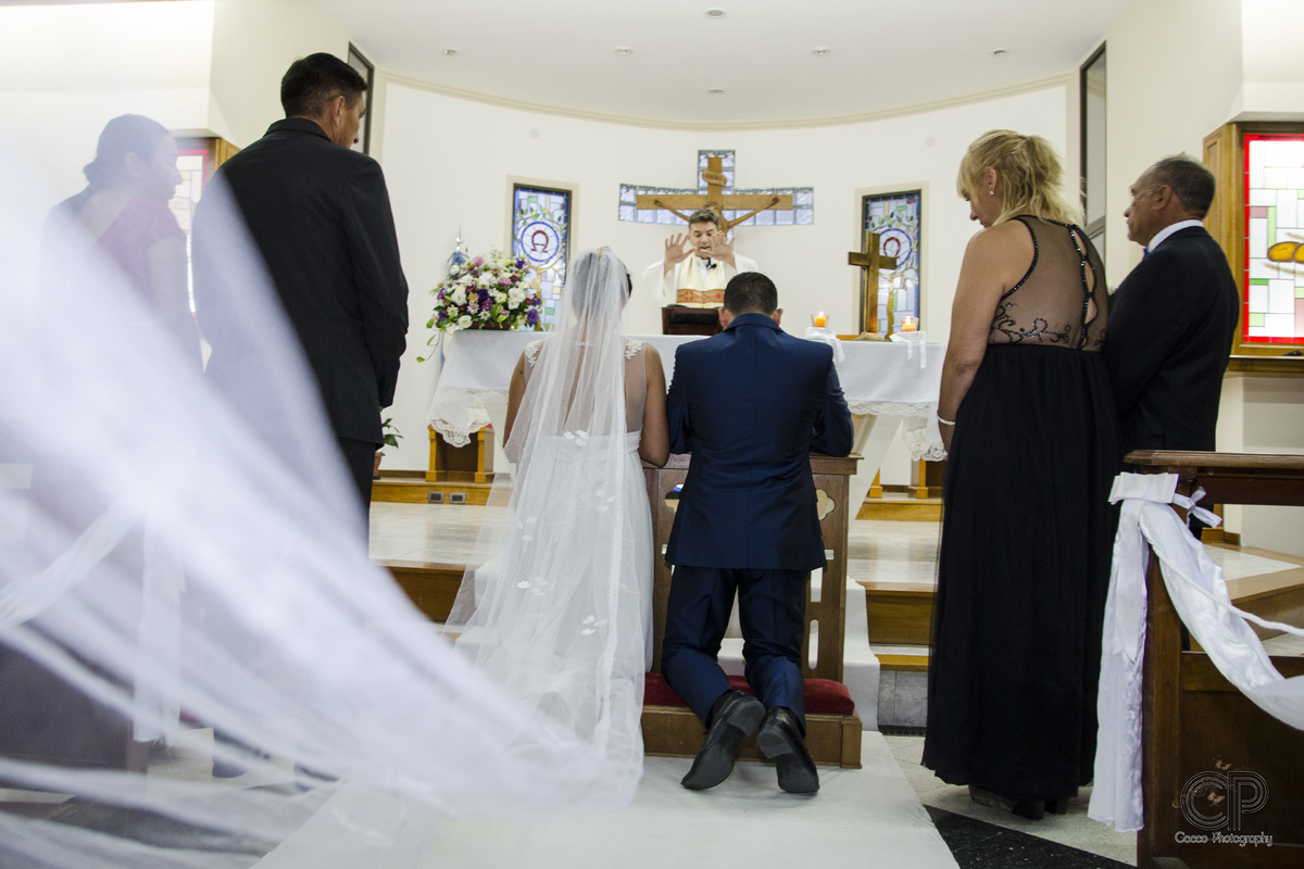 novios en la iglesia, fotos de los novios en su boda, casamientos en rosario