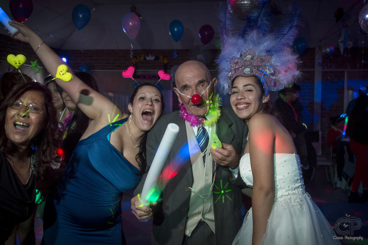 fiesta y cotillón para 15, 15 años en rosario, book de 15, meikap 15 años, quinceañeras, fiesta, vestido de 15, book en rosario, ideas para mis 15, sesión previa, sesión de fotos 15 años, zapatos, peinado para 15, book urbano de 15 años, book 15 años, 