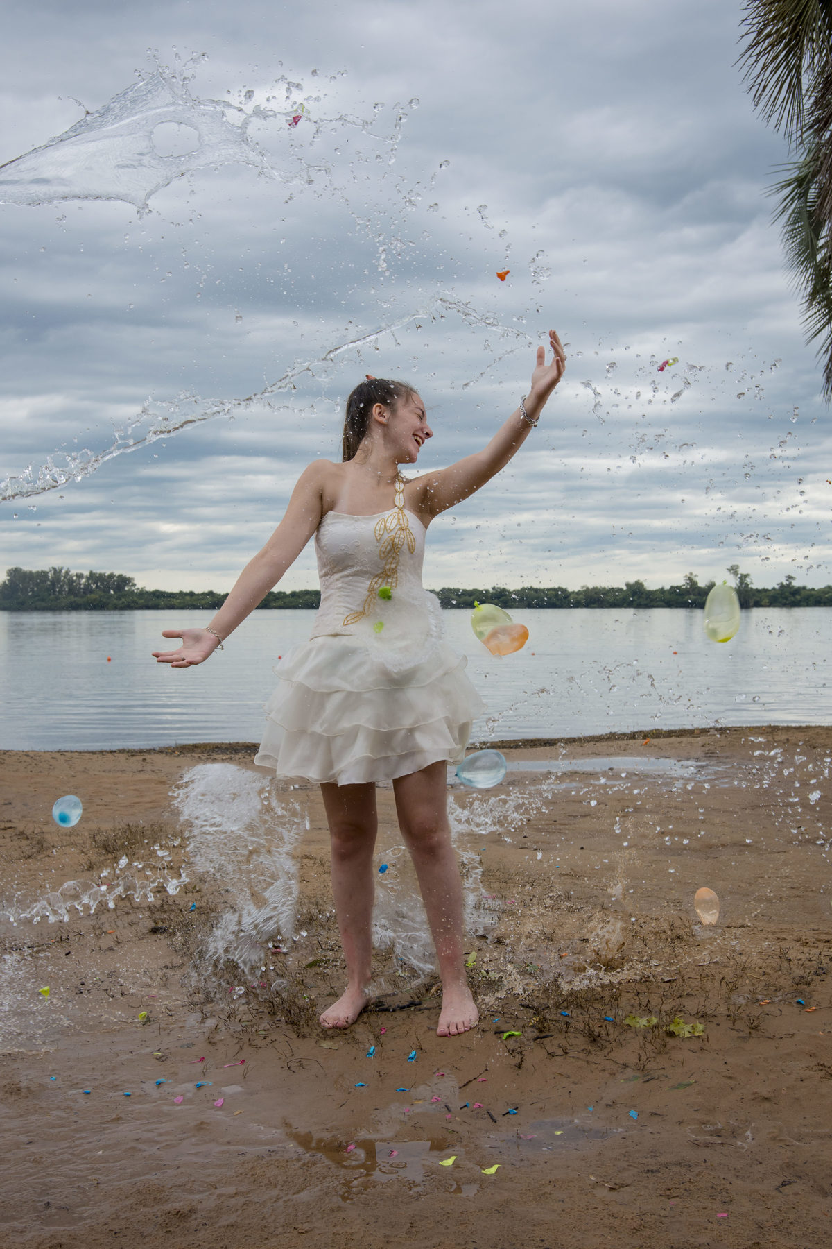 fotos de 15, vestido de 15, trash the dress, Colores, agua, 15 años en rosario, río, Book 15 años, sesión de fotos, Después de la fiesta, Gerra de Bombuchas
