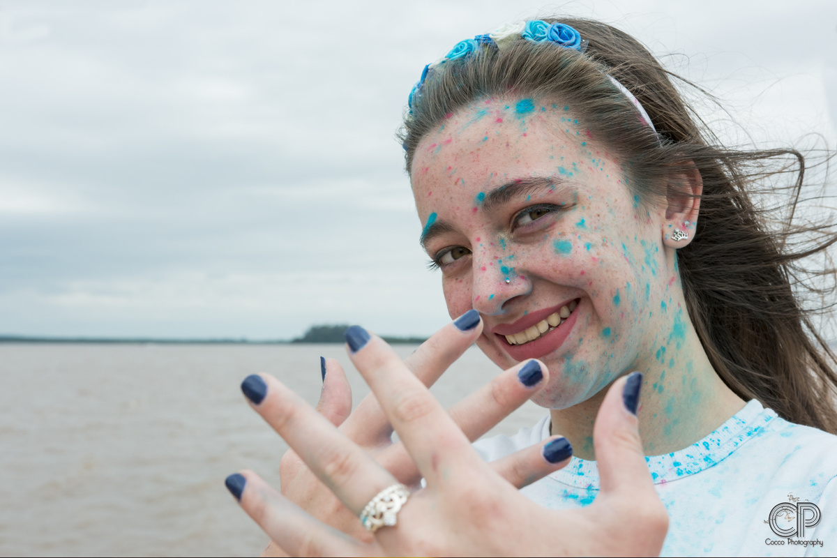 Sesión Previa, Book quince años, Polvos de colores en el río, Al aíre libre. Book Quince años, Rosario, Entre Ríos, Colón, Quinceañera.