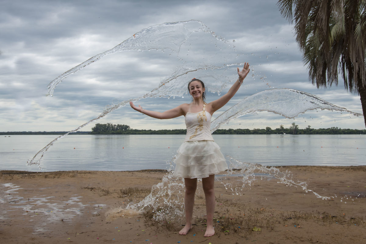fotos distintas, fotos con agua, 15 años en rosario, book de 15, meikap 15 años, quinceañeras, fiesta, vestido de 15, book en rosario, mis 15, ideas para mis 15, sesión previa, sesión de fotos 15 años, zapatos, peinado para 15, book urbano de 15 años