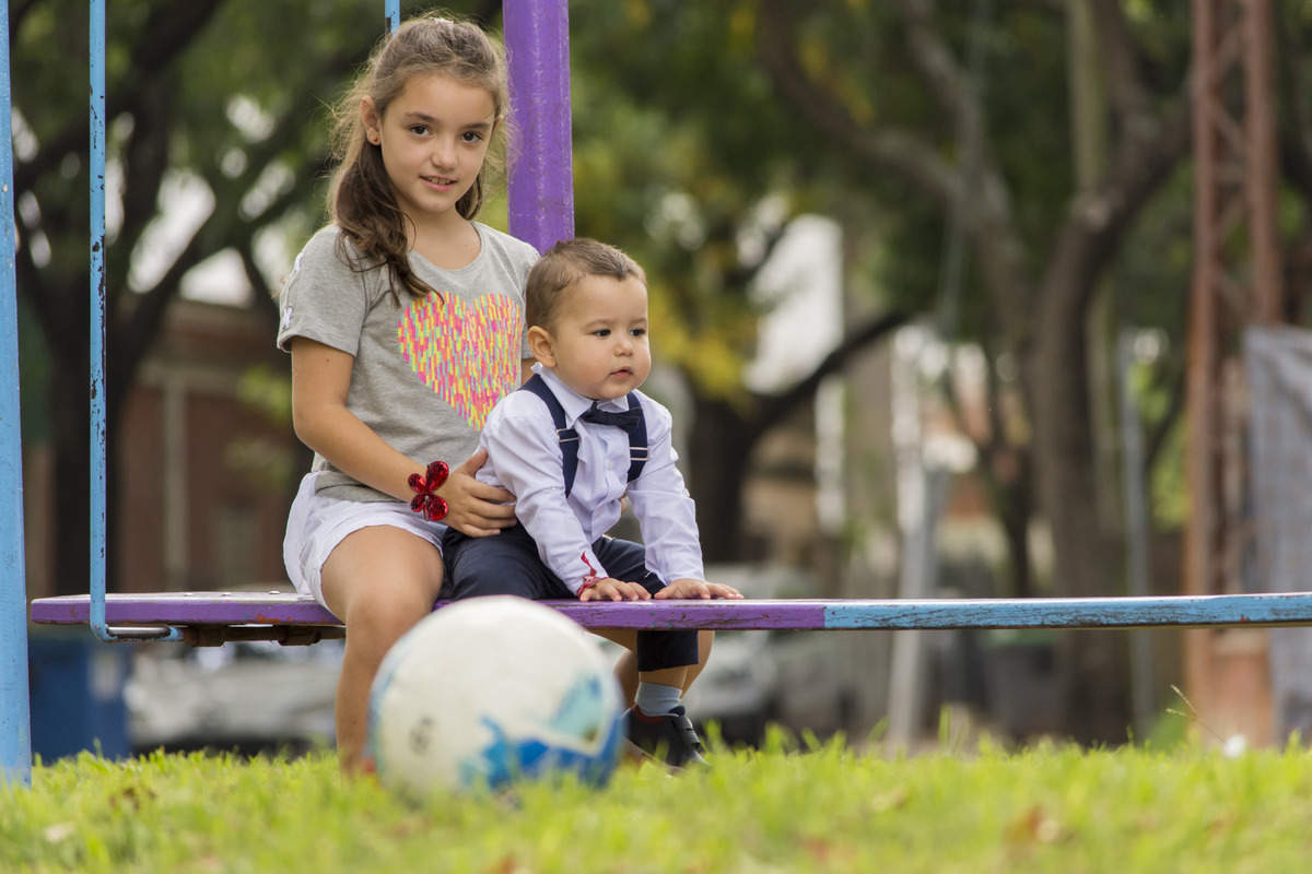 Sesión de Fotos con mi prima en la plaza de la antigua estación de trenes de Granadero Baigorria, rosario, santa fe, fotos en rosario, familia, sesión de fotos, plaza,  juegos, niños