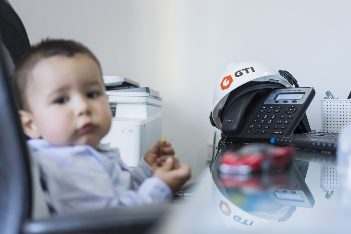 Ahora jugando en la Oficina de Papá, Parque Urquiza, fotos en rosario, sesiones familiares, bebes, niños, 