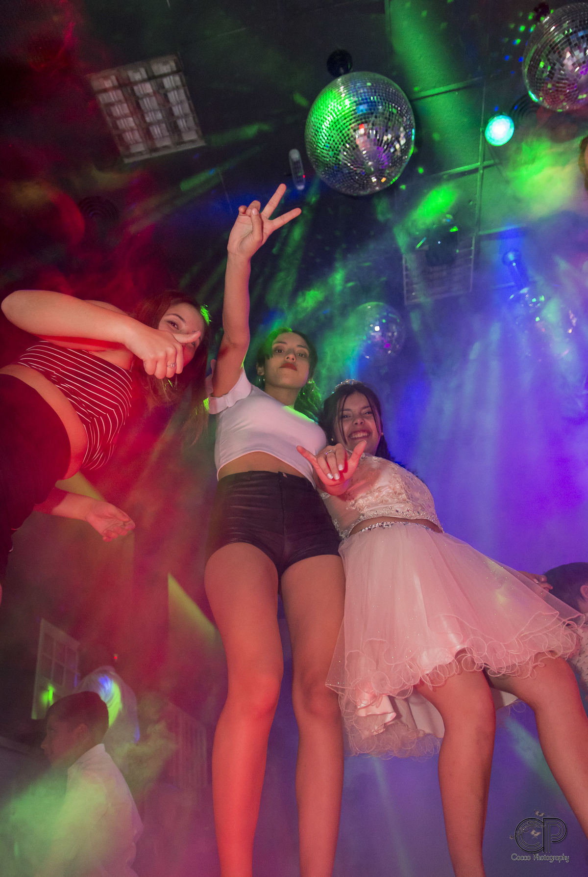 fotos en la fiesta de 15 años con amigos, fotos divertidas, book 15 años en rosario, salón de fiestas