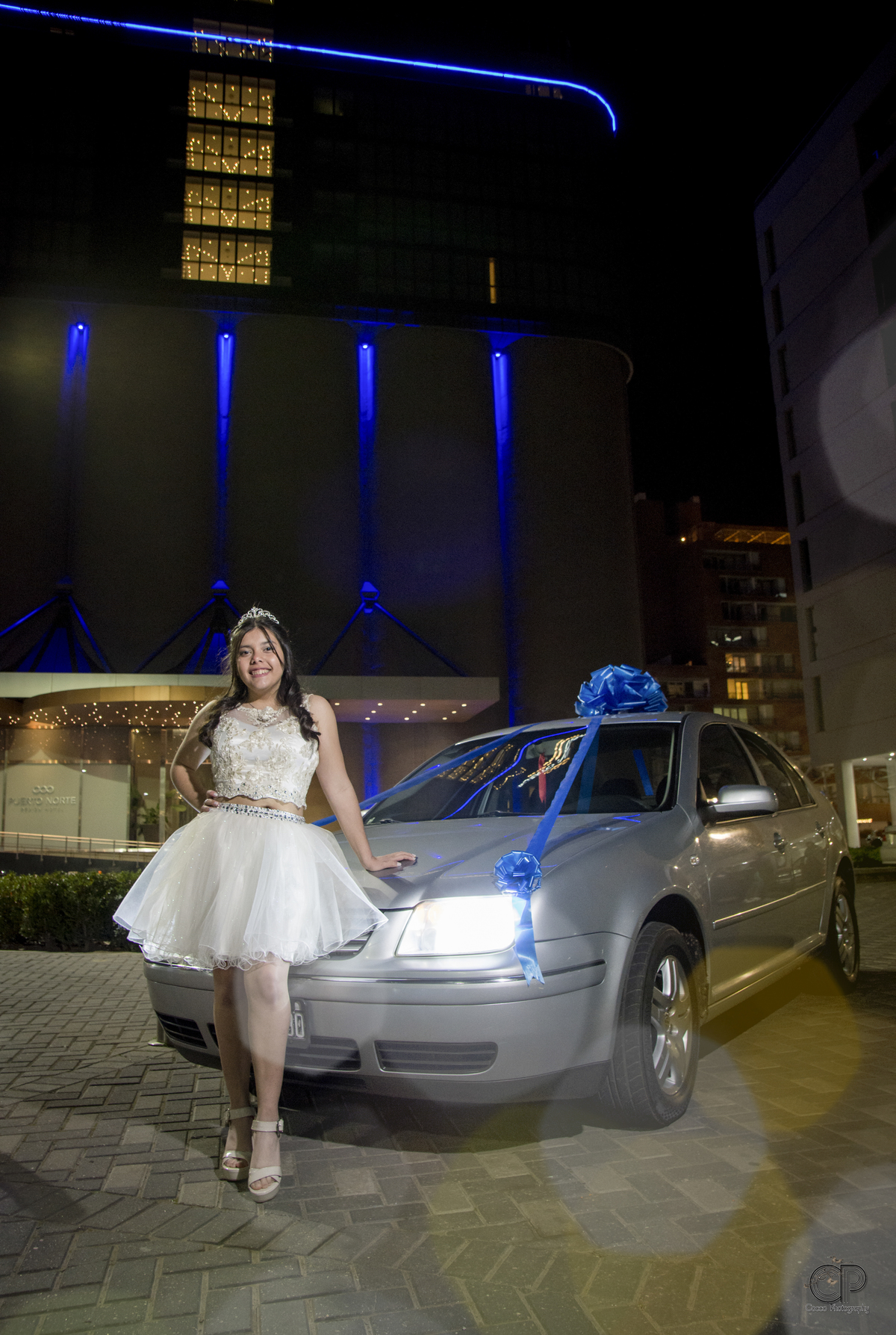 fotos de 15 años en el auto antes de entrar a la fiesta, fotos de fiesta de 15 años, book de fotos, Mi fiesta de Quince Años, Fifteen Time, festejo de XV años, Sesión Previa