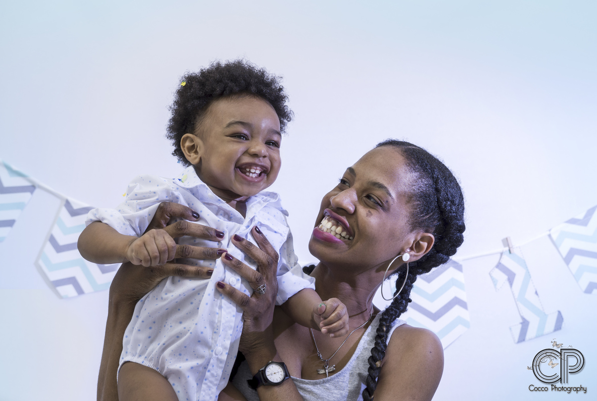 sesion de cumpleaños con globos, sesiones naturales de niños y familia, book de fotos en rosario de familia, fotografía de niños, fotos divertidas y naturales, Kid photography, fotos de cumpleaños de niños