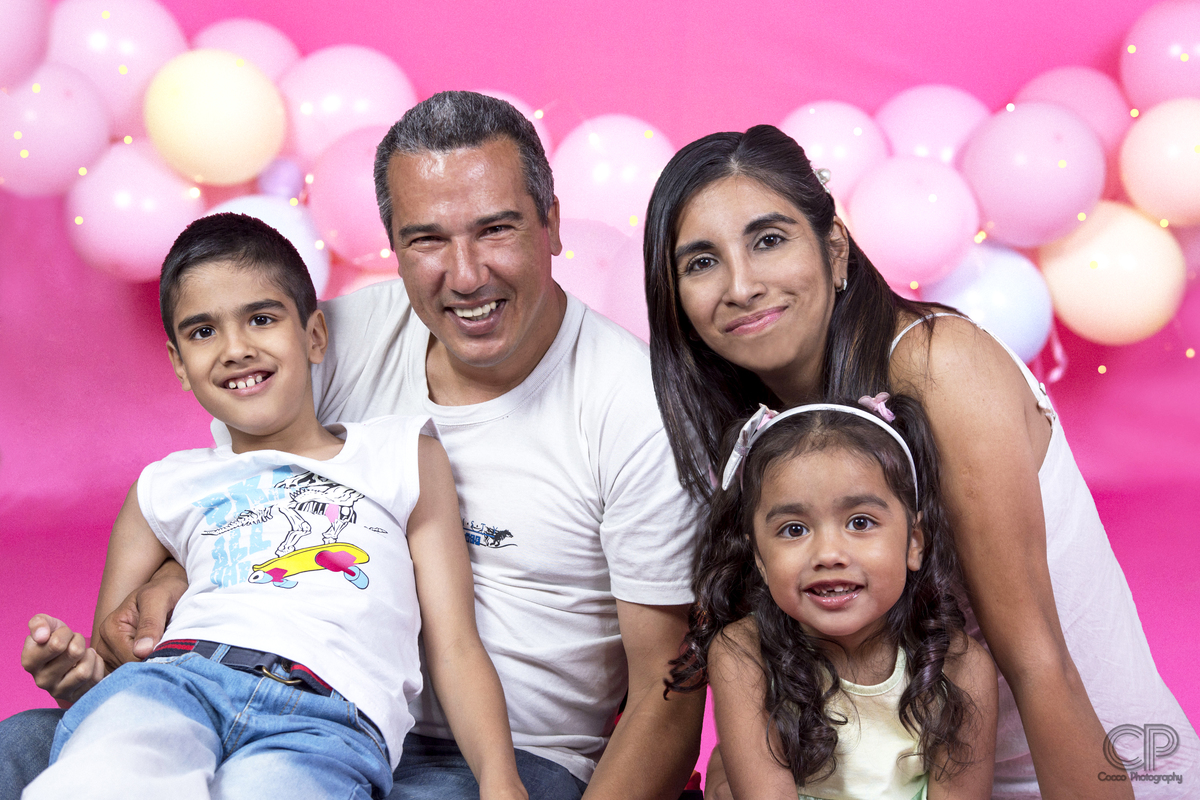 familia, fotos familiares, fotos de estudio, kids, sesion de fotos para cumpleaños de nena, fotos con globos, fotos de cumpleaños en colores pasteles, sesion de fotos con globos, book para nenas, sesion de fotos en rosario, fotografos de chicos
