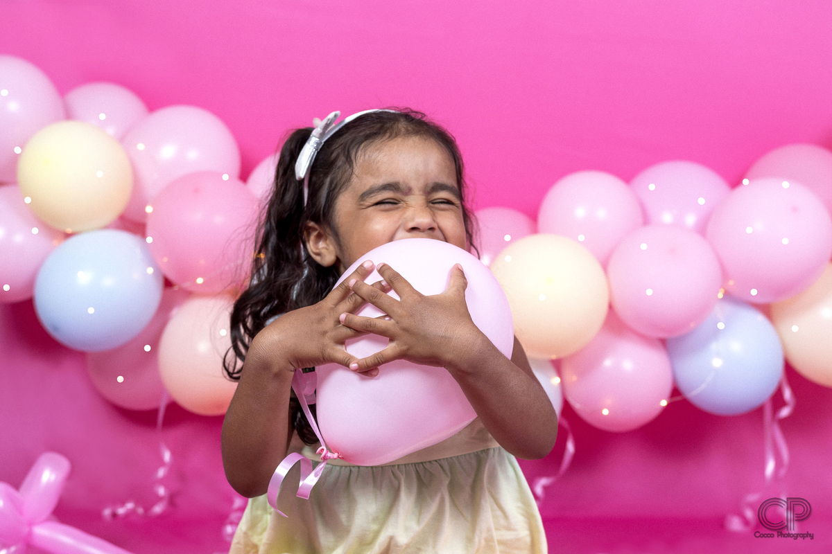 sesion de cumpleaños con globos, fotos de estudio, kids, sesion de fotos para cumpleaños de nena, fotos con globos, fotos de cumpleaños en colores pasteles, sesion de fotos con globos, book para nenas, sesion de fotos en rosario, fotografos de chicos