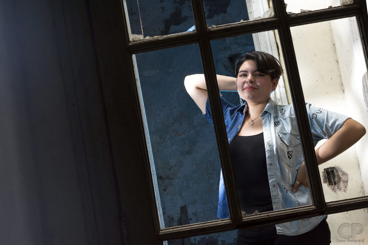 book 15 años en rosario, sesión de fotos en exteriores, plus size model, fotos en lugares abandonados, mis fabulosos quince, fotos diferentes de 15 años, fotógrafos en rosario, XV años, fotografía de 15 