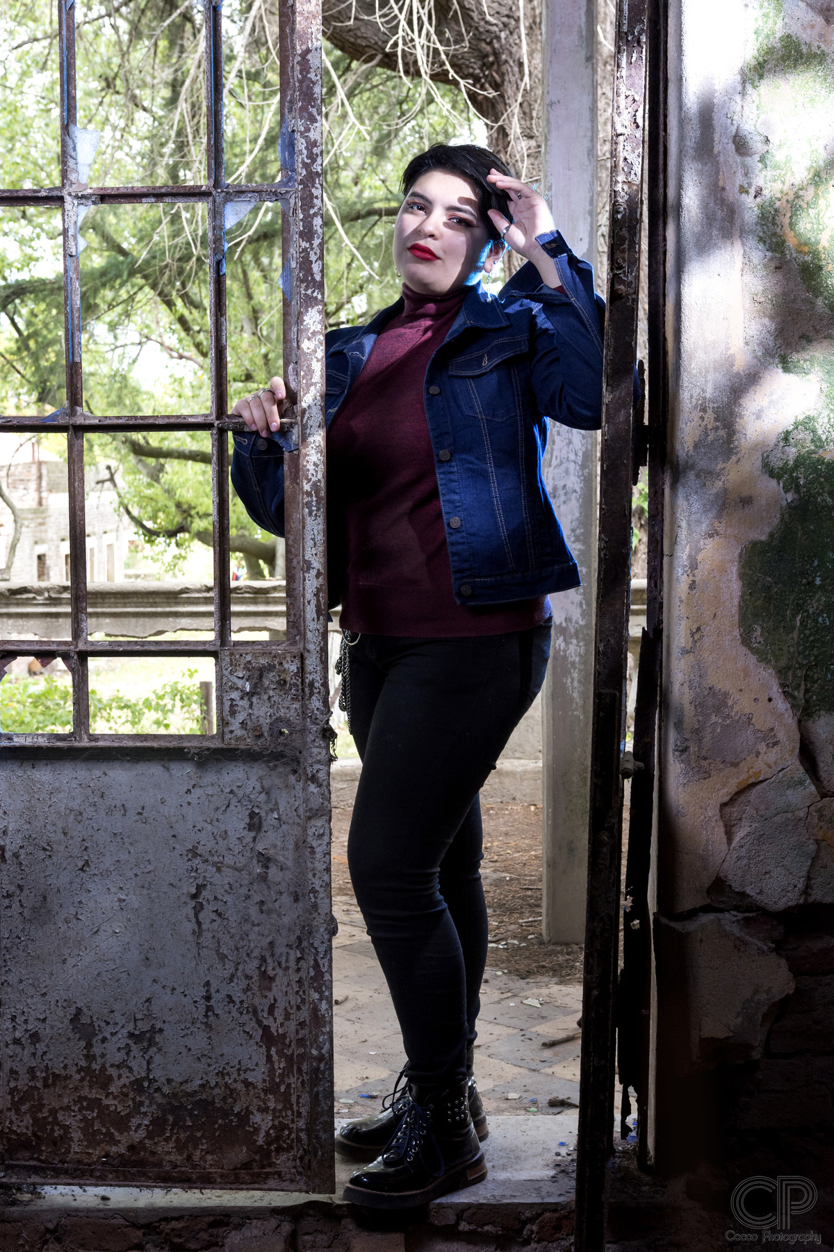 sesión de fotos para 15 años en lugares abandonados en rosario, fotos de quinceañeras, fotos diferentes para XV años, book en rosario,  fotos de 15 años al aire libre, maquillaje, ideas para mis 15 años, quinceañeras xl