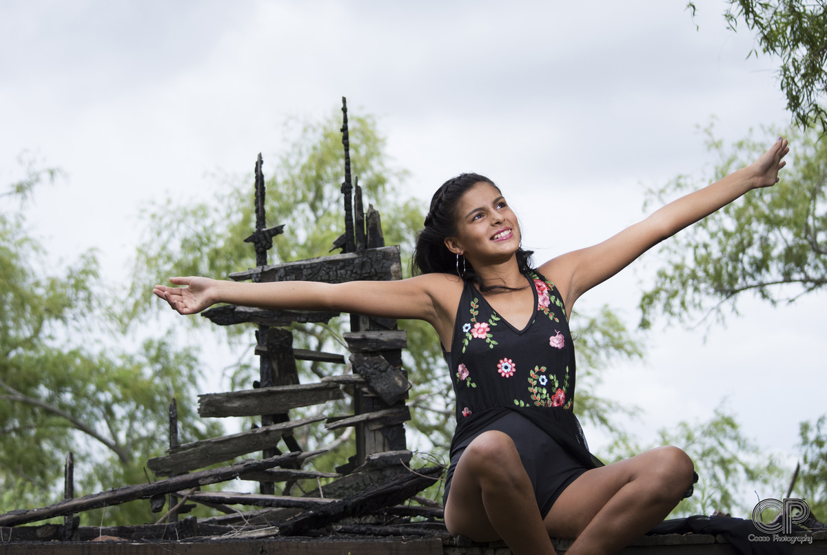 book de fotos de 15 años al aire libre en las islas, fotos naturales y divertidas para nenas de 15 años, fotógrafos en rosario,