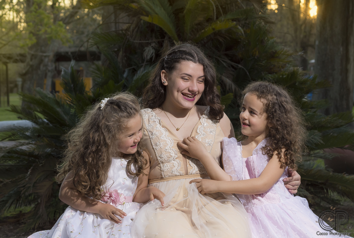 fotos de quinceaneras con la familia en parque villarino con el vestido de fiesta, fotografos en rosario, fiuesta de 15 años, mis fabulosos 15