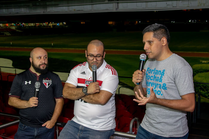 Evento de Confratrinização dos torcedores do SPFC - dando entrevista