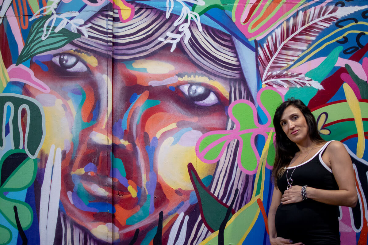 pinturas incríveis no ensaio de gestante no beco do batman em sao paulo/sp