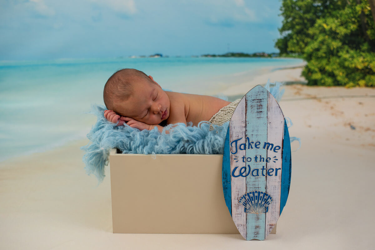 Ensaio newborn / Ensaio de newborn - Hoje foi dia de praia e dia do surf. O que levar? A sua linda prancha de surf! Esse lindo bebe quebrou altas ondas na hora do surf! Quando ia sair do mar todos gritaram: o show tem que continuar 