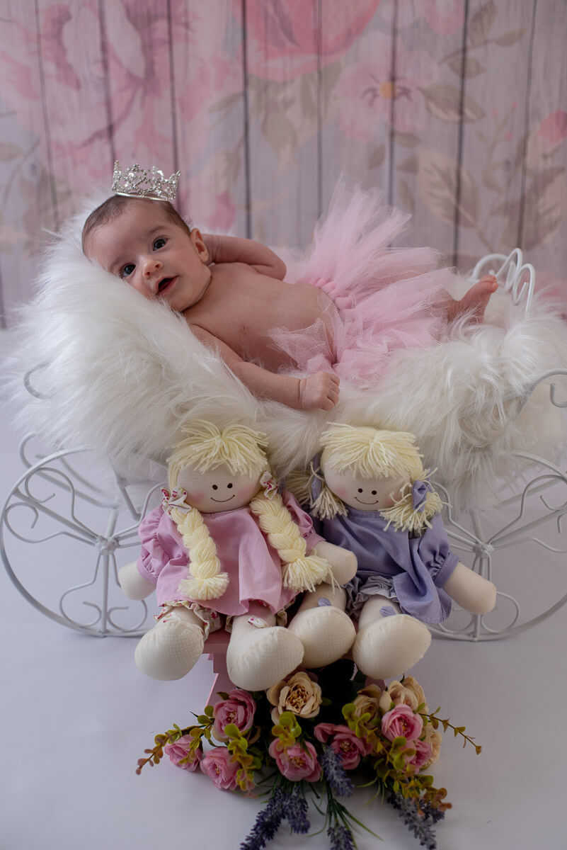 Muito feliz de andar na carruagem com suas amigas