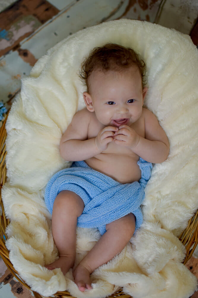 Ensaio de acompanhamento de bebê em São Paulo / acompanhamento de bebe fotografia  - acompanhamento mensal de bebe com cara de safado 