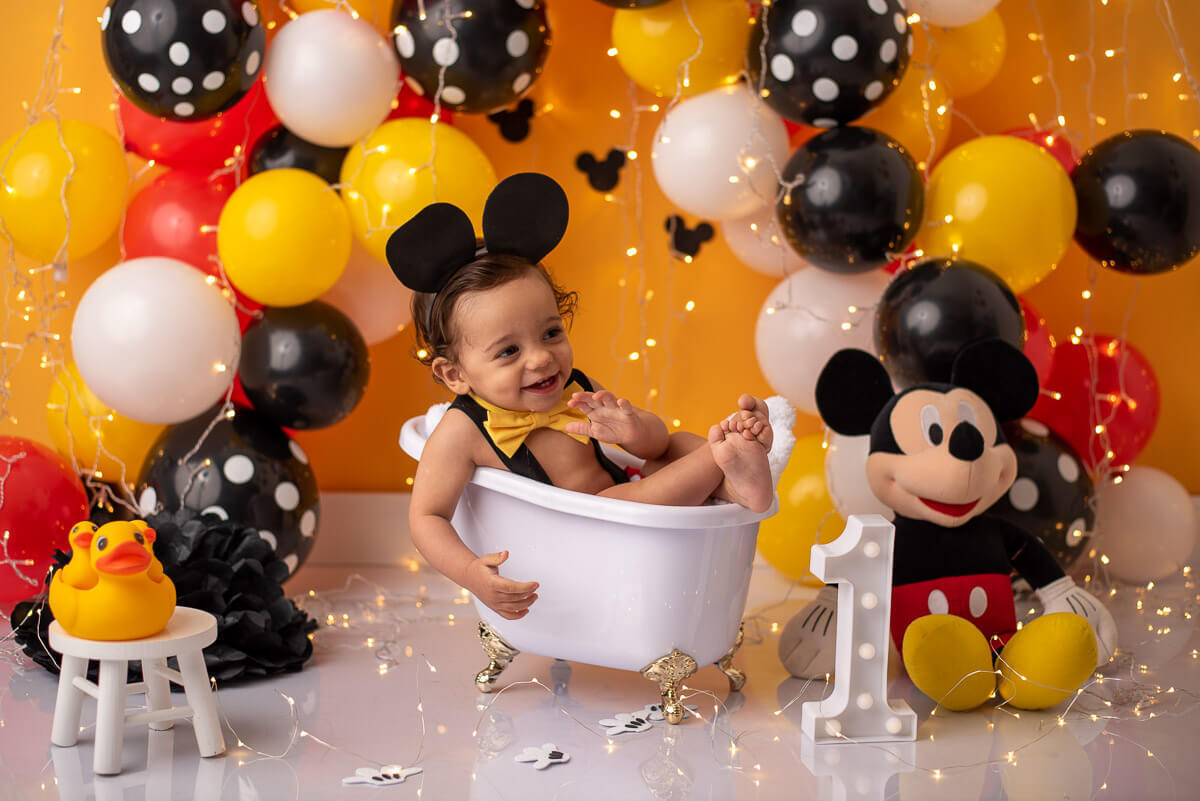 Ensaio acompanhamento bebe de smash the cake do mickey e splash. Hora da bagunça no estúdio Dany Mathias Fotografia! Tem como não amar? Quero ser feliz e me divertir porque hoje é o meu dia e vou comemorar com as pessoas que mais amo
