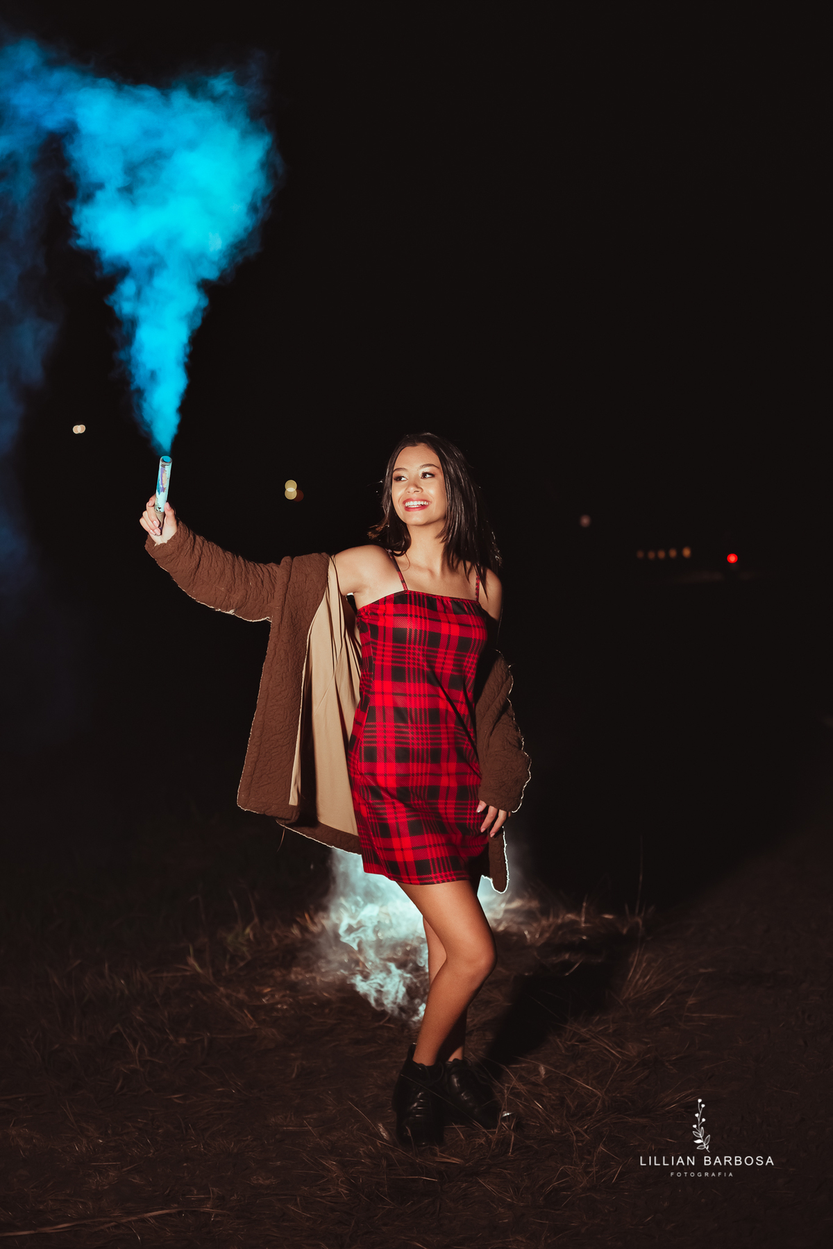 ensaio-de-15-anos-book-de-15-anos-vestido-vermelho-xadrez-teddy-marrom-serra-do-rio-do-rastro-mirante-do-doze-fotógrafa-de-santa-catarina-fotógrafos-de-santa-catarina-fotógrafa-de-lauro-muller-fotógrafos-de-lauro-muller-fotógrafa-de-15-anos-fifteen