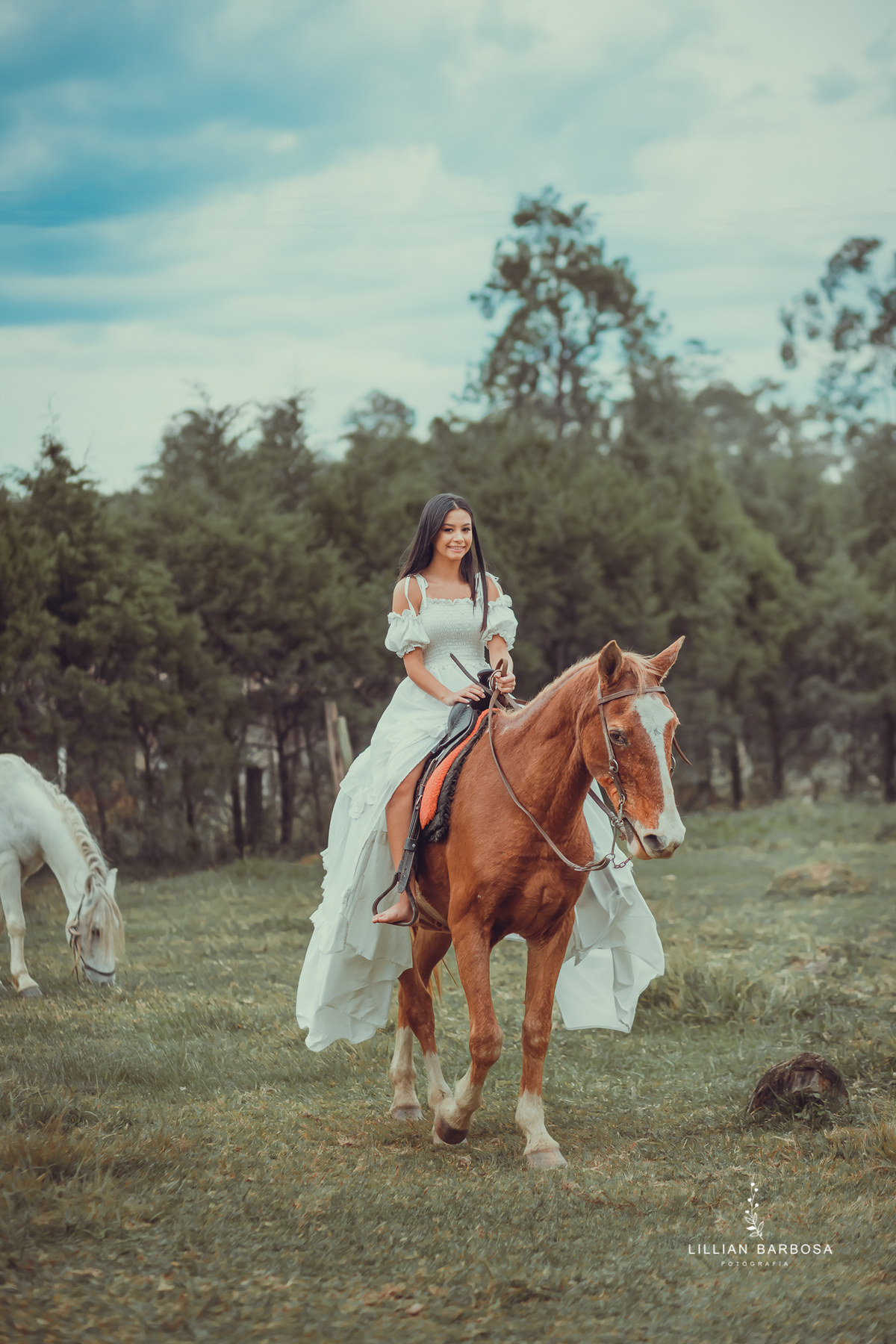 ensaio-de-15-anos-book-de-15-anos-vestido-branco-cavalos-serra-do-rio-do-rastro-fotógrafa-de-santa-catarina-fotógrafos-de-santa-catarina-fotógrafa-de-lauro-muller-fotógrafos-de-lauro-muller-fotógrafa-de-15-anos-fifteen