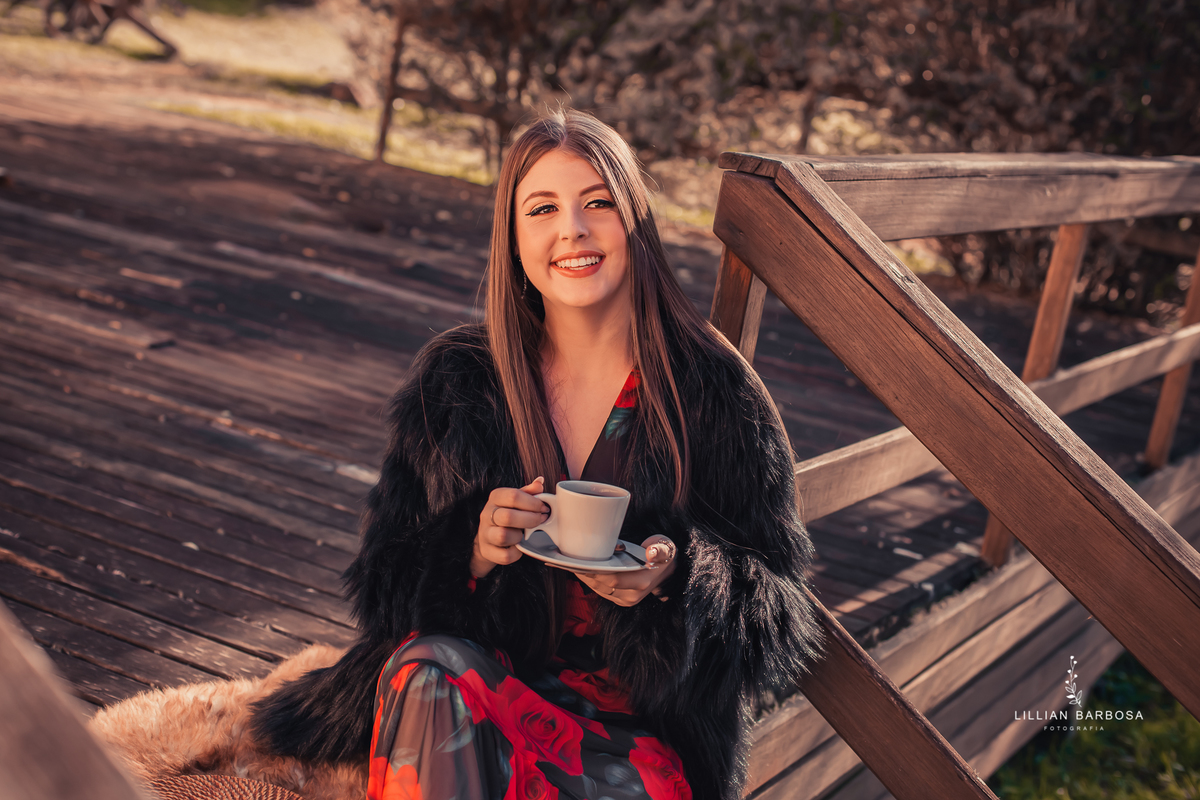 ensaio-de-15-anos-serra-do-rio-do-rastro-mirante-do-doze-bom-jardim-da-serra-snowvalley-vestido-de-flores-casaco-preto-fotógrafa-de-santa-catarina-fotógrafos-de-santa-catarina-fotógrafa-de-lauro-muller-fotógrafos-de-lauro-muller-fotógrafa-de-15-anos